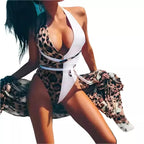 Maiô duas cores branco e onça com decote profundo em V e amarração na cintura.