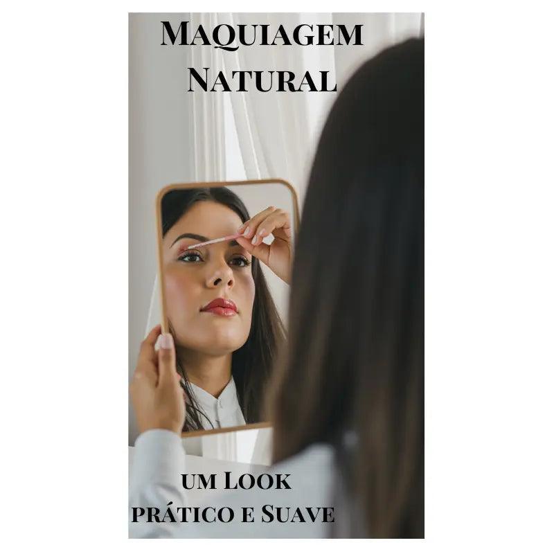 Mulher fazendo maquiagem natural diante do espelho, aplicando produto nas sobrancelhas para um look suave e prático