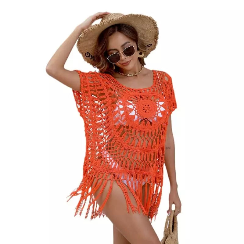 Blusa crochê laranja com franjas, chapéu de palha - moda praia feminina verão