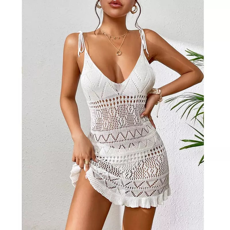 Vestido branco crochê com decote profundo, alças ajustáveis e babados na barra verão feminino