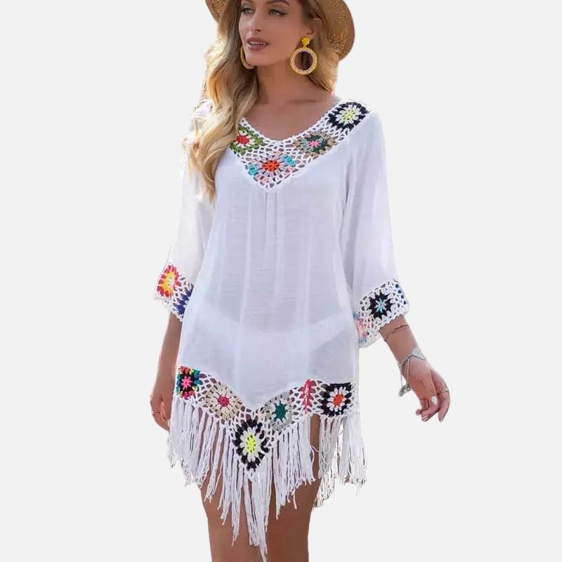 Saída de praia branca com crochê colorido e franjas. cover up feminino verão