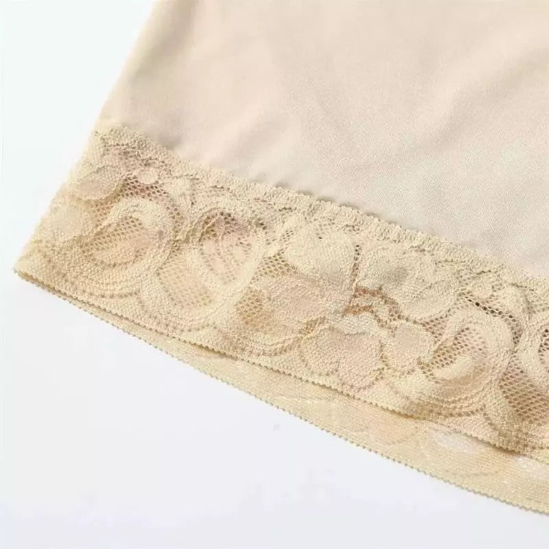 Short modelador nude com renda delicada na barra, shapewear feminino confortável