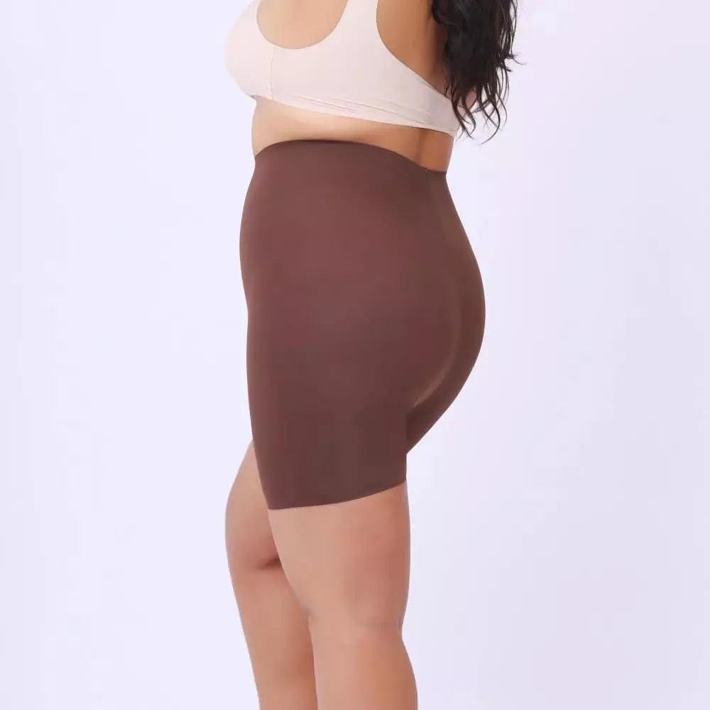 Short modelador marrom invisível sob roupas, tecnologia sem costura para redução de barriga e glúteos perfeitos.